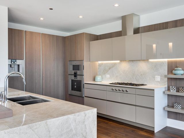 363 E Wacker Drive 2304, Chicago, IL 60601