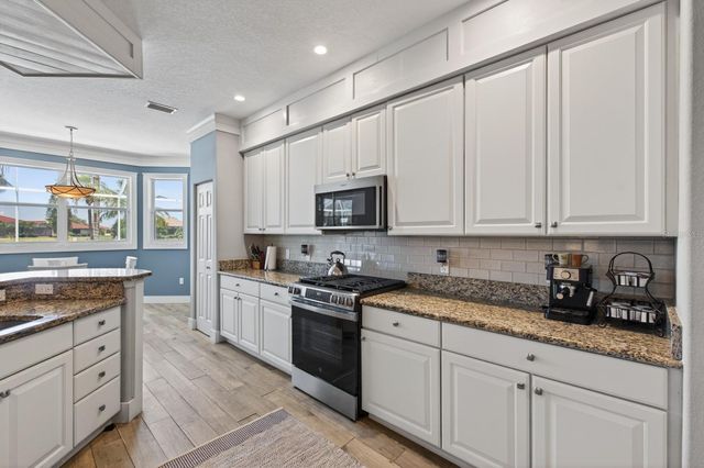 6119 9TH AVENUE CIRCLE NE, Bradenton, FL 34212