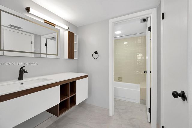 8600 NW 34th Pl B206, Sunrise, FL 33351