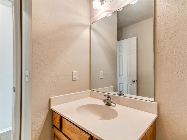 17609 Cobalt Avenue, Edmond, OK 73012