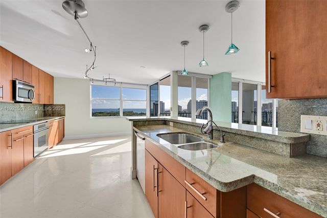 936 Intracoastal Dr 15H, Fort Lauderdale, FL 33304