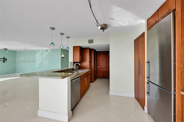 936 Intracoastal Dr 15H, Fort Lauderdale, FL 33304
