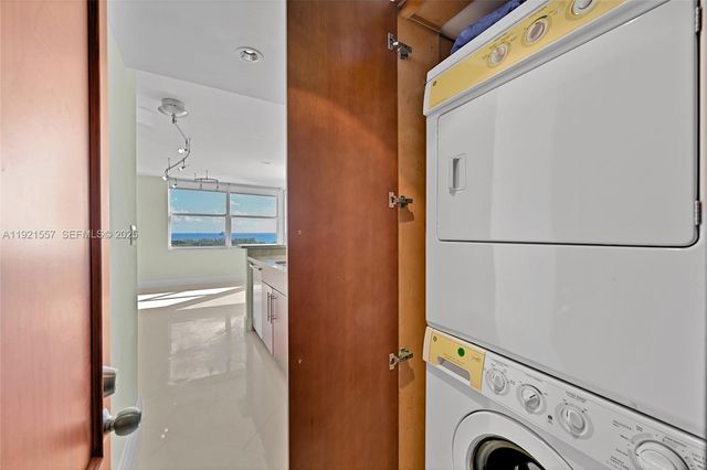 936 Intracoastal Dr 15H, Fort Lauderdale, FL 33304