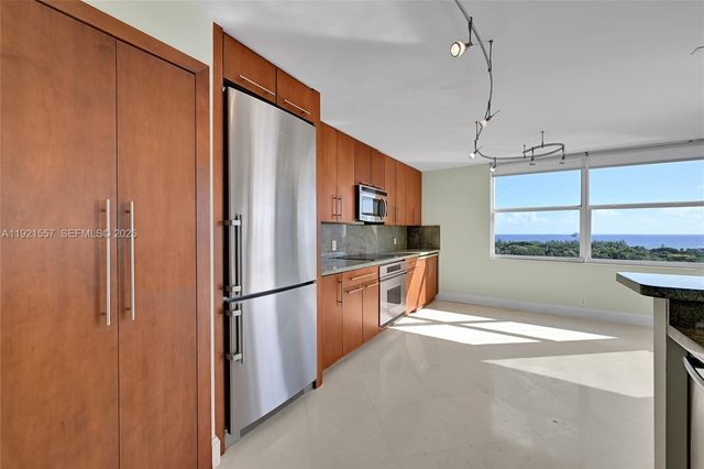 936 Intracoastal Dr 15H, Fort Lauderdale, FL 33304