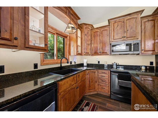 200 Falls Creek Dr, Bellvue, CO 80512