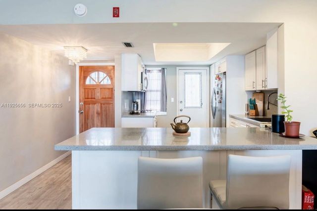 18555 NE 14th Ave 619, Miami, FL 33179