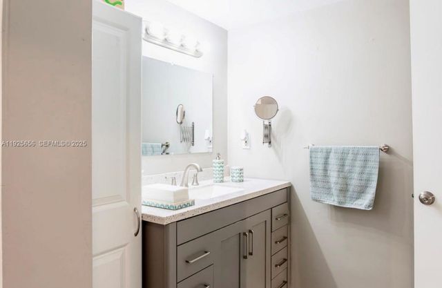 18555 NE 14th Ave 619, Miami, FL 33179