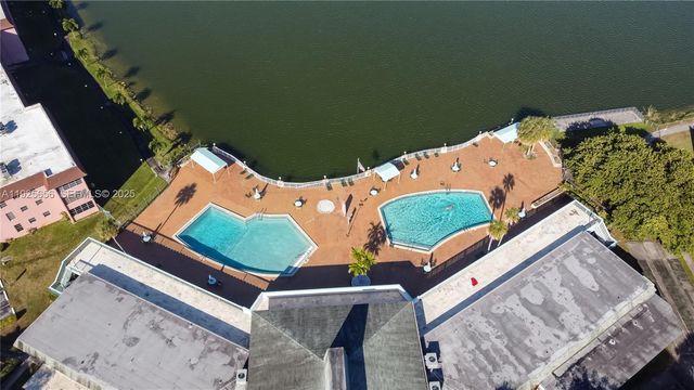 18555 NE 14th Ave 619, Miami, FL 33179