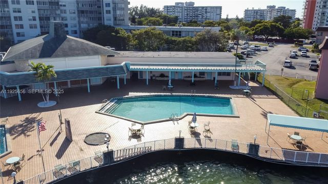 18555 NE 14th Ave 619, Miami, FL 33179