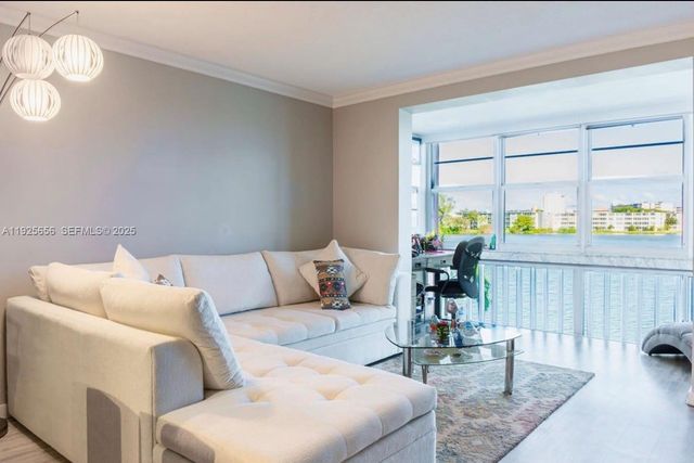 18555 NE 14th Ave 619, Miami, FL 33179