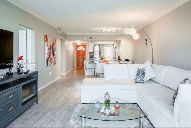 18555 NE 14th Ave 619, Miami, FL 33179