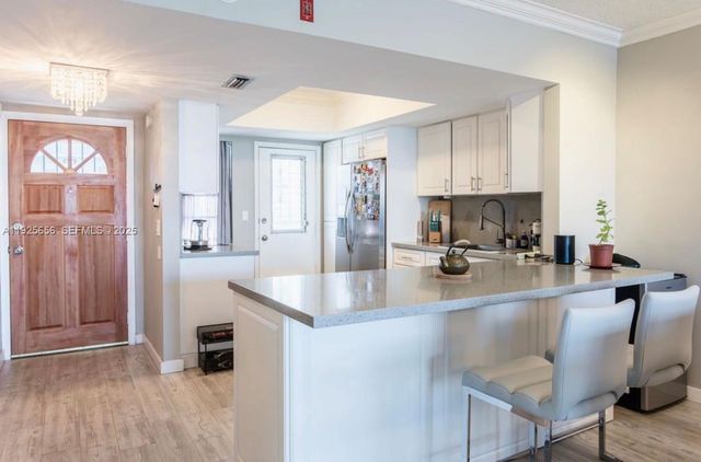 18555 NE 14th Ave 619, Miami, FL 33179