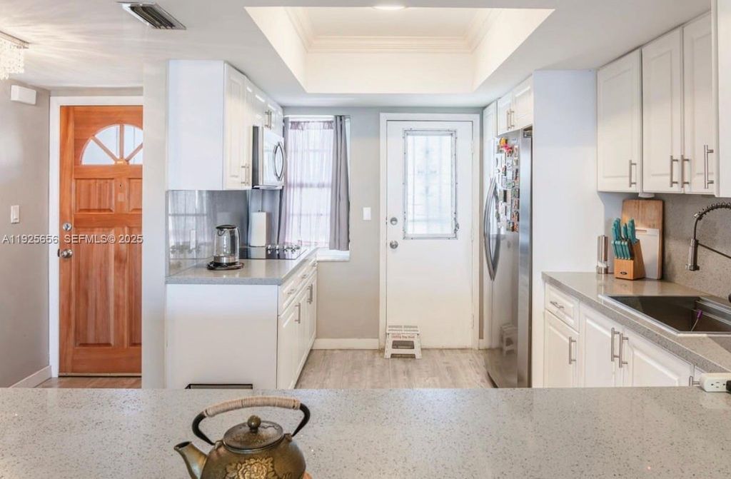 18555 NE 14th Ave 619, Miami, FL 33179