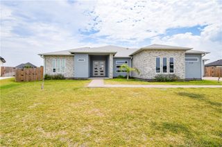 729 Battle Creek Dr, Corpus Christi, TX 78415