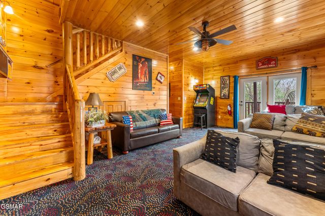 2214 Quiet Valley Way, Sevierville, TN 37862