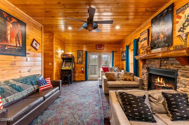 2214 Quiet Valley Way, Sevierville, TN 37862