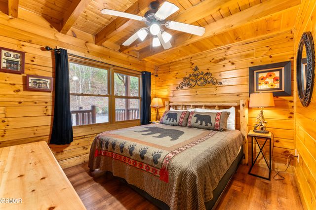 2214 Quiet Valley Way, Sevierville, TN 37862