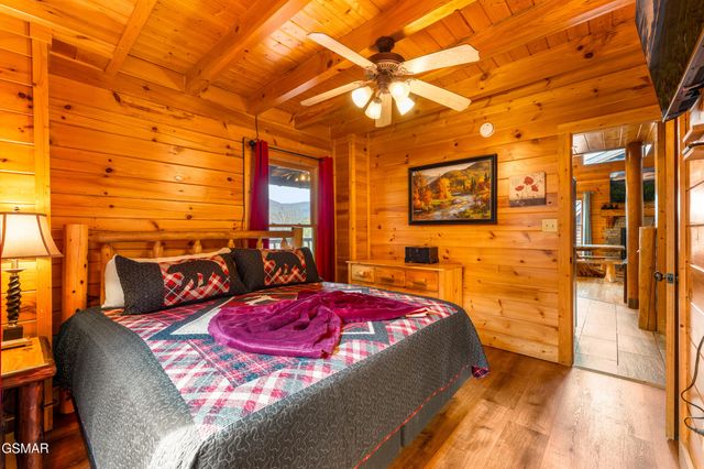 2214 Quiet Valley Way, Sevierville, TN 37862