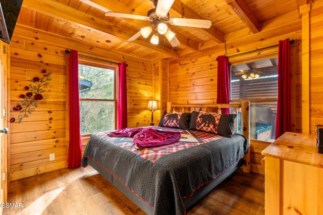 2214 Quiet Valley Way, Sevierville, TN 37862