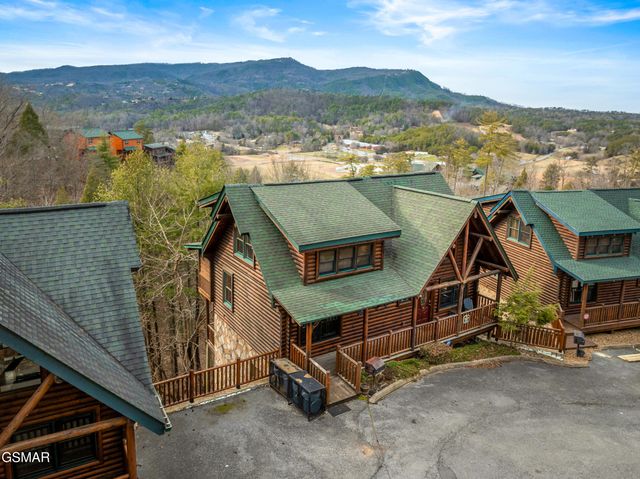 2214 Quiet Valley Way, Sevierville, TN 37862