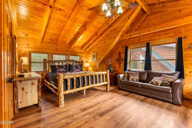 2214 Quiet Valley Way, Sevierville, TN 37862