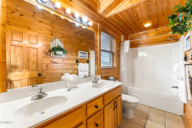 2214 Quiet Valley Way, Sevierville, TN 37862