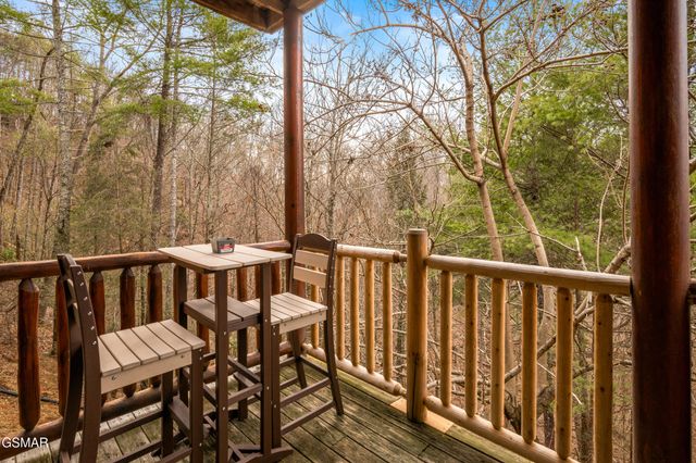 2214 Quiet Valley Way, Sevierville, TN 37862