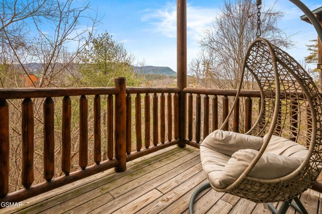 2214 Quiet Valley Way, Sevierville, TN 37862