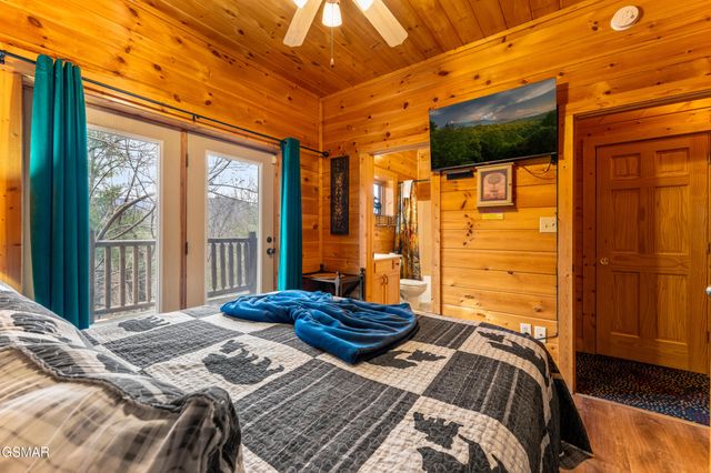 2214 Quiet Valley Way, Sevierville, TN 37862