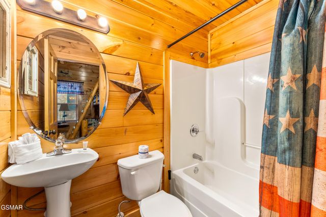2214 Quiet Valley Way, Sevierville, TN 37862
