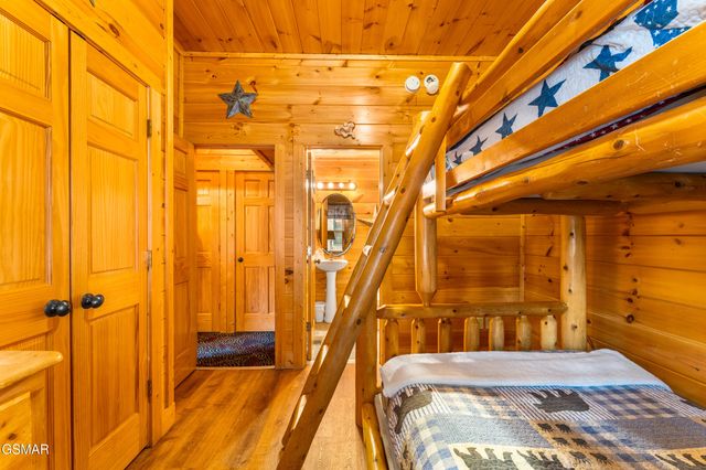 2214 Quiet Valley Way, Sevierville, TN 37862