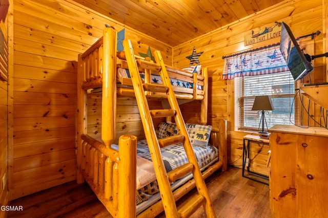 2214 Quiet Valley Way, Sevierville, TN 37862