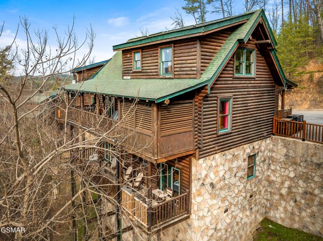 2214 Quiet Valley Way, Sevierville, TN 37862