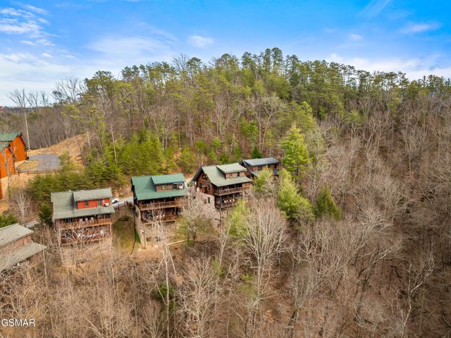 2214 Quiet Valley Way, Sevierville, TN 37862