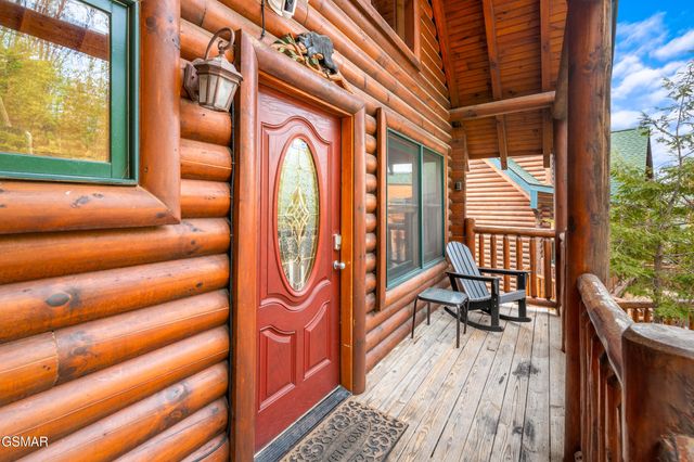 2214 Quiet Valley Way, Sevierville, TN 37862