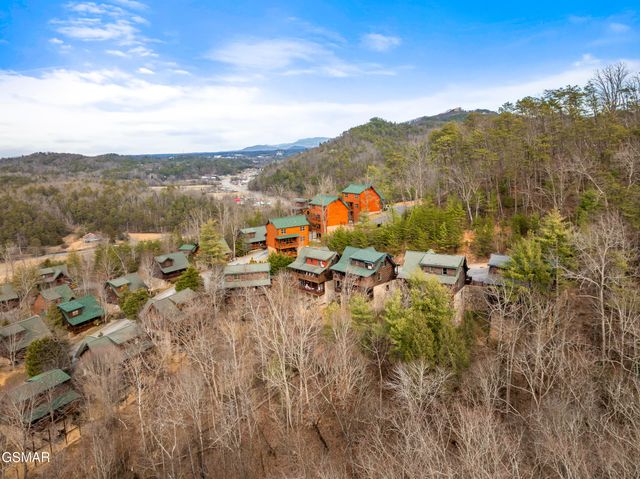2214 Quiet Valley Way, Sevierville, TN 37862