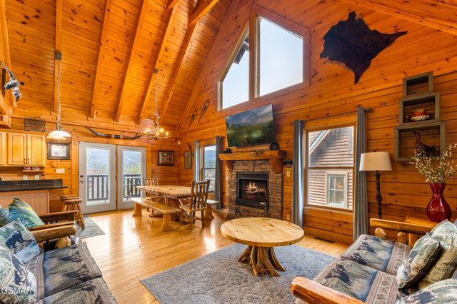 2214 Quiet Valley Way, Sevierville, TN 37862