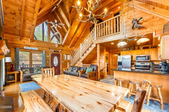 2214 Quiet Valley Way, Sevierville, TN 37862