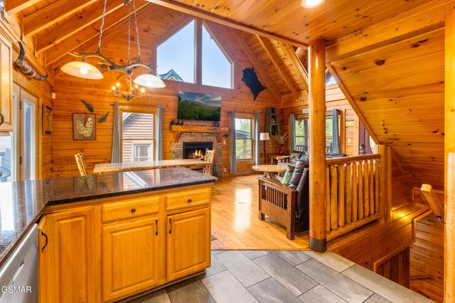 2214 Quiet Valley Way, Sevierville, TN 37862
