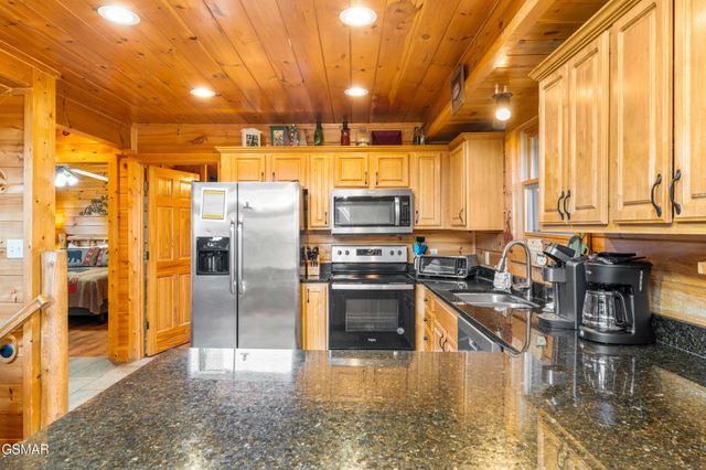 2214 Quiet Valley Way, Sevierville, TN 37862