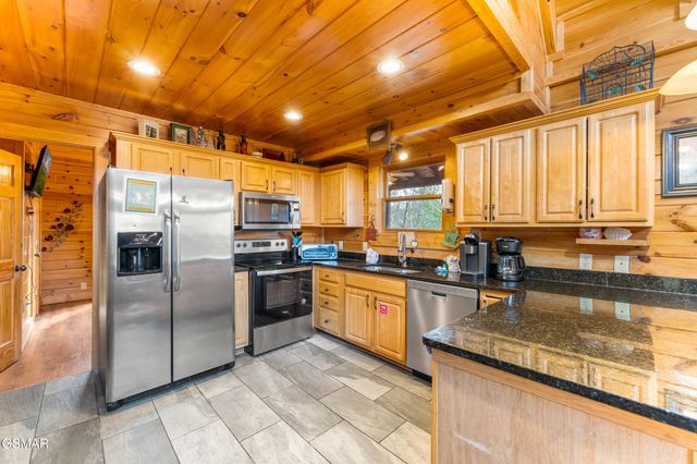 2214 Quiet Valley Way, Sevierville, TN 37862