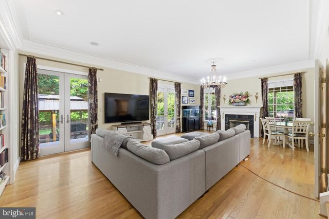9889 CHAPEL BRIDGE ESTATES DR, Fairfax Station, VA 22039
