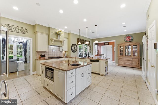 9889 CHAPEL BRIDGE ESTATES DR, Fairfax Station, VA 22039