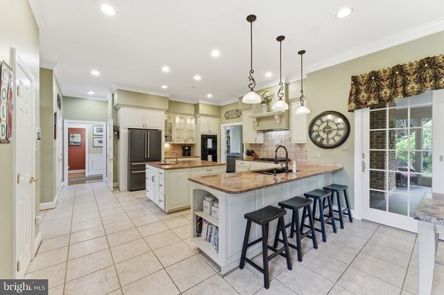 9889 CHAPEL BRIDGE ESTATES DR, Fairfax Station, VA 22039