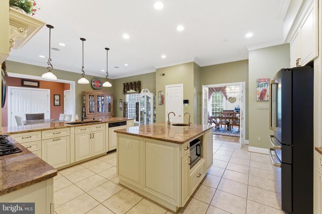 9889 CHAPEL BRIDGE ESTATES DR, Fairfax Station, VA 22039