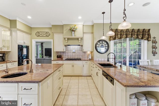 9889 CHAPEL BRIDGE ESTATES DR, Fairfax Station, VA 22039