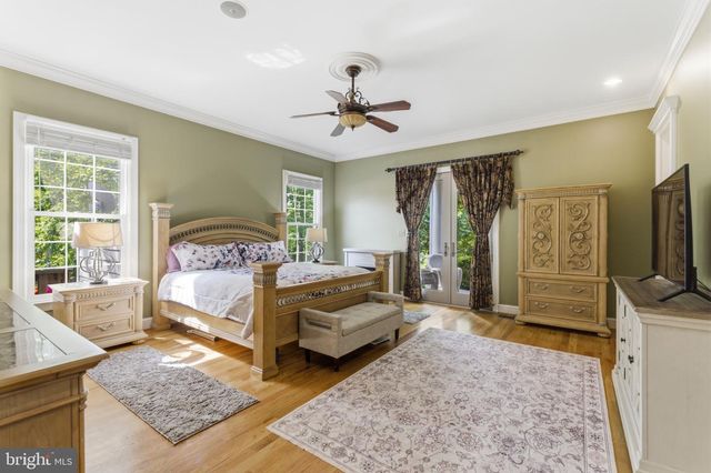 9889 CHAPEL BRIDGE ESTATES DR, Fairfax Station, VA 22039