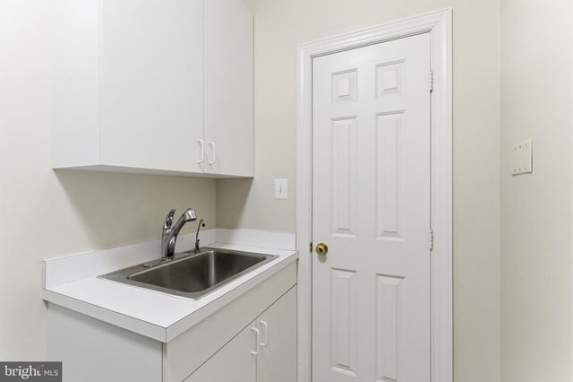 9889 CHAPEL BRIDGE ESTATES DR, Fairfax Station, VA 22039