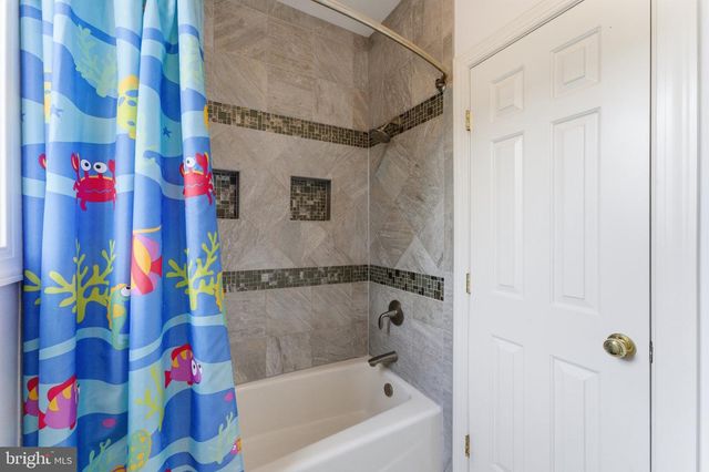 9889 CHAPEL BRIDGE ESTATES DR, Fairfax Station, VA 22039