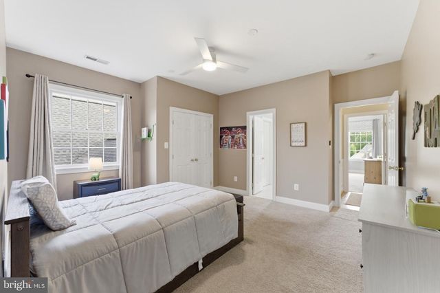 9889 CHAPEL BRIDGE ESTATES DR, Fairfax Station, VA 22039